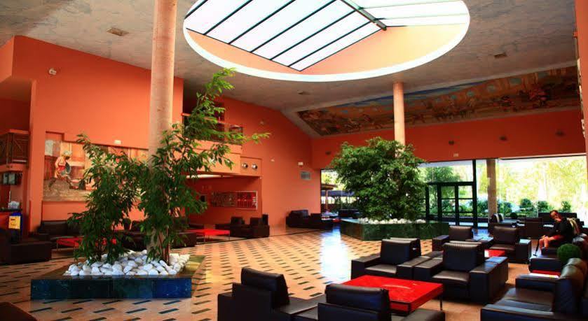 Ohtels Vila Romana Salou Buitenkant foto